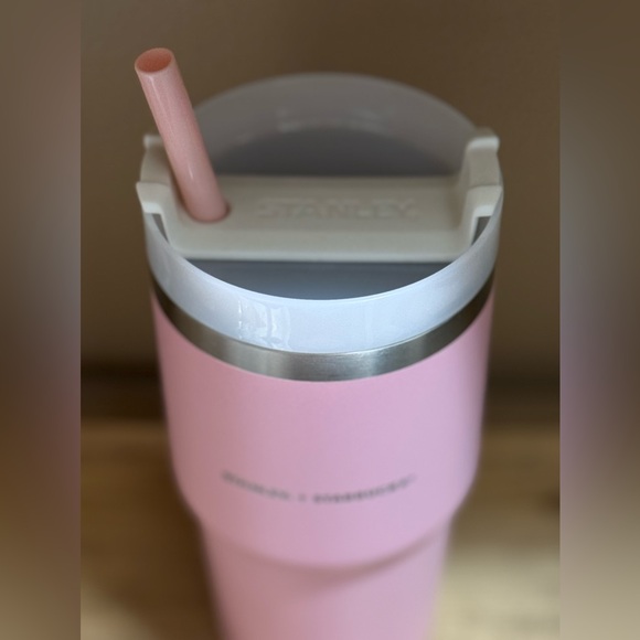 Starbucks + Stanley 2023 Taiwan Valentine's Day Pink 20 oz Straw Cup Tumbler - Picture 5 of 9